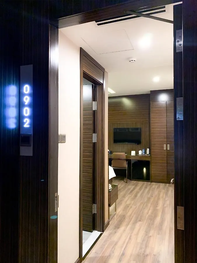 Queen Ann Hotel Ho Chi Minh City 3*,